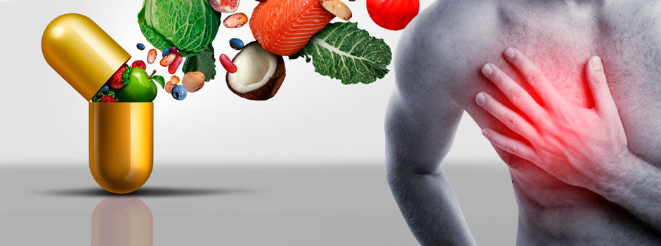 Gélule remplie d'aliments sains près d'une poitrine douloureuse, évoquant la santé cardiaque — SANUSq Health