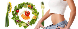 Femme en jean trop large après une perte de poids, à côté d'une assiette de légumes frais – SANUSq Health