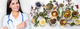 Professionnelle de santé et assortiment de plantes médicinales, tisanes et fleurs — SANUSq Health