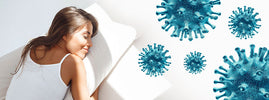 Femme dormant paisiblement près d'illustrations de virus, évoquant le lien sommeil-immunité — SANUSq Health