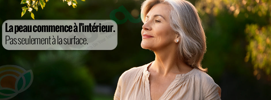 Femme aux cheveux argentés à la peau lumineuse sous une lumière naturelle douce, évoquant une beauté nourrie de l'intérieur