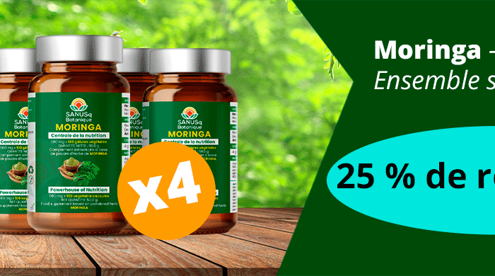 Quatre flacons de gélules de moringa SANUSq sur une table en bois : pack superaliment, 25 % de réduction